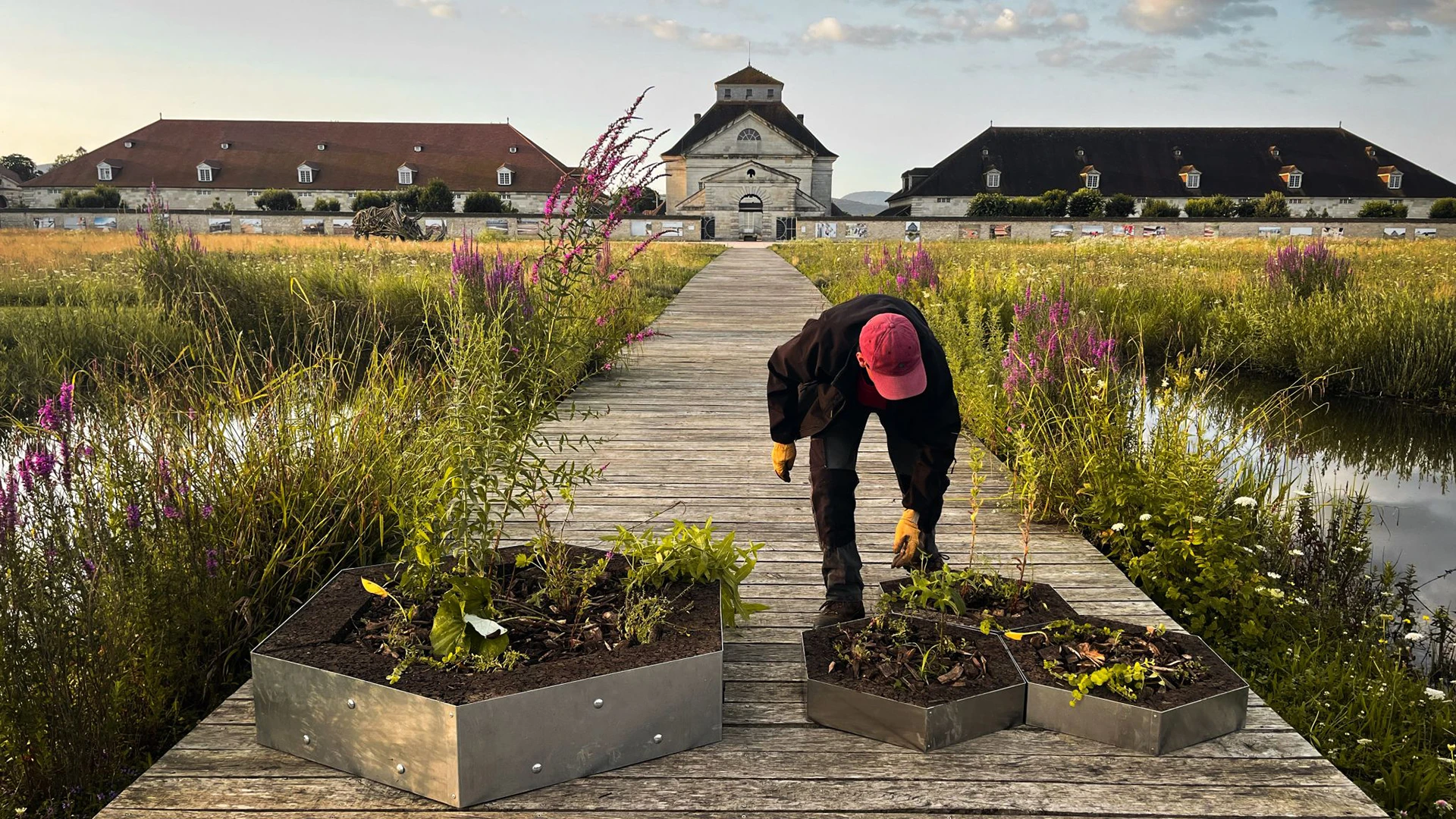 Aloé le jardin sur l'eau par urbanoé au salines royale d'Arc en senans